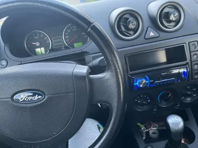 Gebraucht Ford Fiesta 59 PS (43 kW) 2005 Silber Kleinwagen