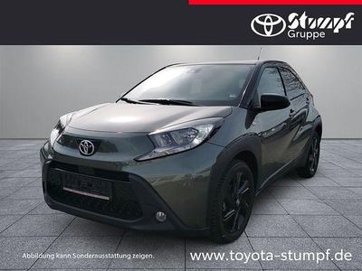 Gebraucht Toyota Aygo X Basis 72 PS (52 kW) 2022 Cardamon green metallic/ night sky black SUV