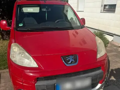 Gebraucht Peugeot Partner Tepee 98 PS (72 kW) 2010 Rot Van / Kleinbus