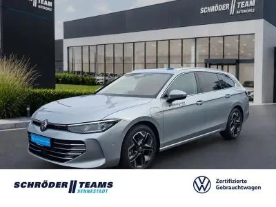 Gebraucht VW Passat Elegance 177 PS (130 kW) 2025 Oyster silver metallic Kombi