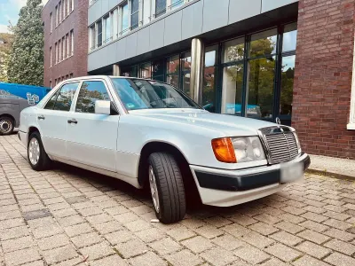 Gebraucht Mercedes 230 132 PS (97 kW) 1992 Weiß Limousine