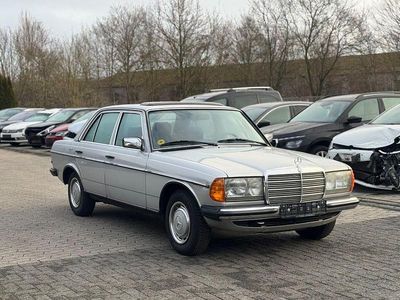 Gebraucht Mercedes E230 136 PS (100 kW) 1984 Silber Limousine