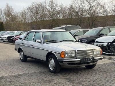 Silber Gebraucht 1984 Mercedes E230 Limousine | 8.400 €