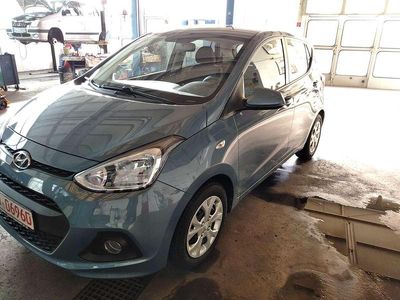 Grau Gebraucht 2015 Hyundai i10 Kleinwagen | 7.599 € (Fairer Preis)