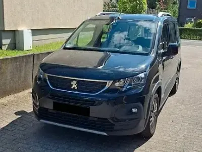 Gebraucht Peugeot Rifter Allure 102 PS (75 kW) 2019 Schwarz Van / Kleinbus