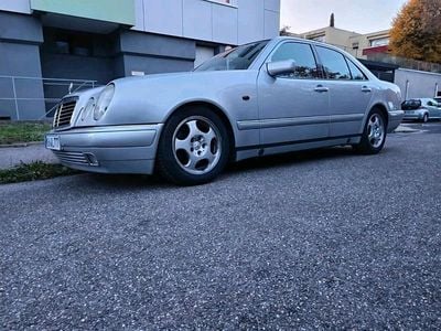 Mercedes E280