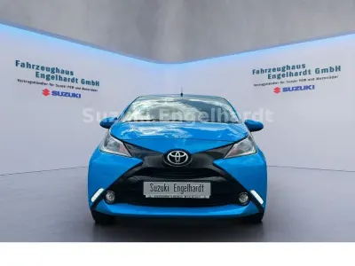 Gebraucht Toyota Aygo X-wave 69 PS (50 kW) 2017 Blau Kleinwagen