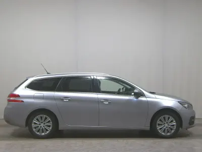 Gebraucht Peugeot 308 Allure 131 PS (96 kW) 2021 Grau Kombi