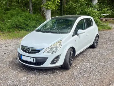 Używany Opel Corsa Color Edition 87 KM (63 kW) 2011 Biały Hatchback