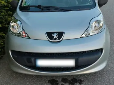 Gebraucht Peugeot 107 68 PS (50 kW) 2009 Silber Kleinwagen