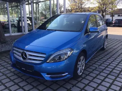 Gebraucht Mercedes B180 122 PS (89 kW) 2013 Blau Kleinwagen