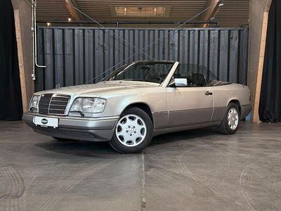 Usata Mercedes E320 220 CV (161 kW) 1994 Argento Cabrio