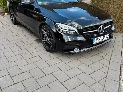 Gebraucht Mercedes C180 AMG 122 PS (89 kW) 2019 Schwarz Kombi