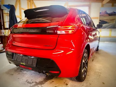 Gebraucht Peugeot 208 Allure 110 PS (80 kW) 2024 Rot Kleinwagen