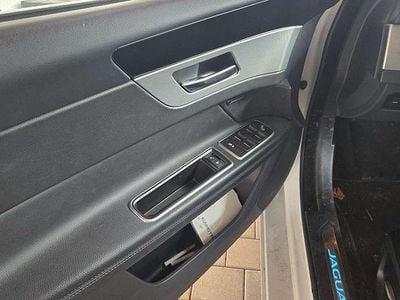 Gebraucht Jaguar XF Pure 179 PS (131 kW) 2020 Weiß Limousine