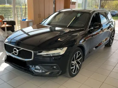 Gebraucht Volvo V60 Momentum 150 PS (110 kW) 2019 Schwarz Kombi