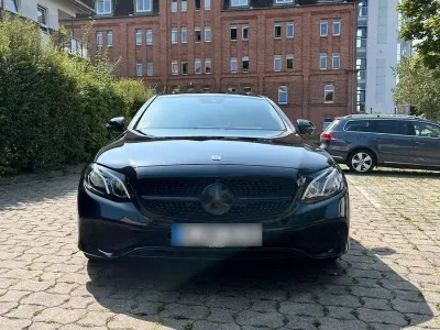 Gebraucht Mercedes E220 AMG 194 PS (142 kW) 2018 Schwarz Limousine