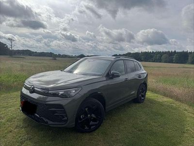 Grün Gebraucht 2024 VW Tiguan R-line SUV | 42.399 € (Etwas zu teuer)