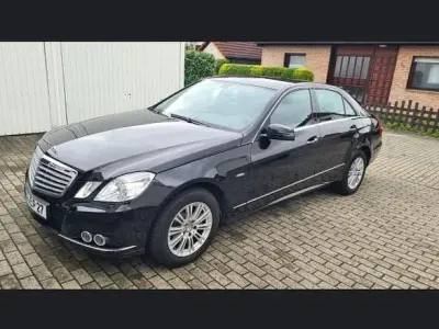 Gebraucht Mercedes E200 Elegance 184 PS (135 kW) 2009 Schwarz Limousine