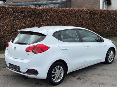 Gebraucht Kia Ceed Edition 7 90 PS (66 kW) 2013 Weiß Kleinwagen