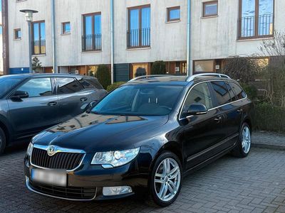 Gebraucht Skoda Superb 170 PS (125 kW) 2011 Schwarz Kombi