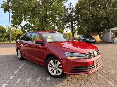 Gebraucht VW Jetta Allstar 150 PS (110 kW) 2016 Rot Limousine