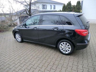 Gebraucht Mercedes B200 156 PS (114 kW) 2012 Schwarz Van / Kleinbus