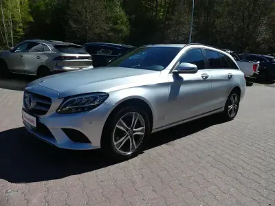 Używany Mercedes C220 194 KM (142 kW) 2019 Srebrny Sedan/Limuzyna