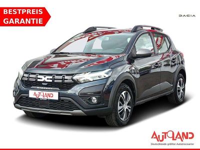 Grau Gebraucht 2023 Dacia Sandero Stepway SUV | 17.990 € (Fairer Preis)