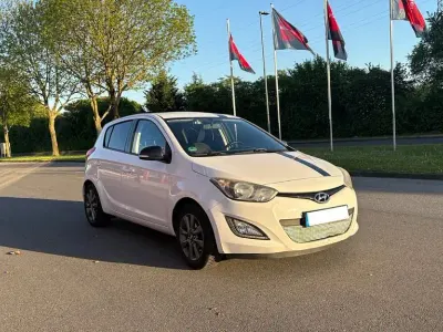 Brugt Hyundai i20 Trend 101 HK (74 kW) 2014 Hvid Hatchback