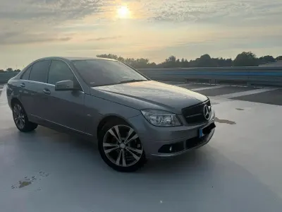 Gebraucht Mercedes C220 170 PS (125 kW) 2009 Grau Limousine