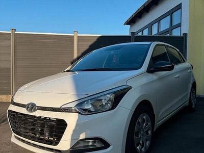 Gebraucht Hyundai i20 Edition 75 PS (55 kW) 2018 Weiß Kleinwagen