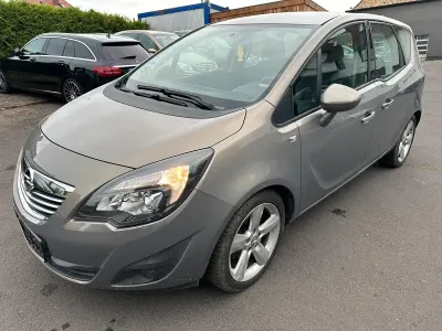 Gebraucht Opel Meriva 118 PS (86 kW) 2011 Silber Van / Kleinbus