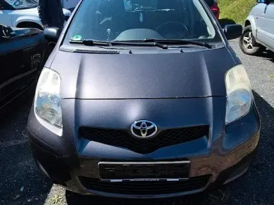 Gebraucht Toyota Yaris 74 PS (54 kW) 2010 Grau Kleinwagen