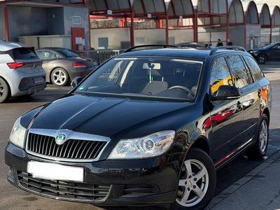 Schwarz Gebraucht 2012 Skoda Octavia Limousine | 4.800 €