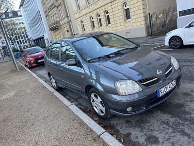 Nissan Almera Tino