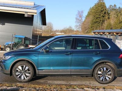 Gebraucht VW Tiguan Move 150 PS (110 kW) 2024 Blau SUV