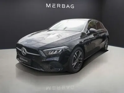 Gebraucht Mercedes A200 Advanced 163 PS (119 kW) 2025 Kosmosschwarz Limousine
