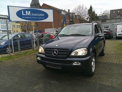 Blau Gebraucht 2003 Mercedes ML320 SUV | 7.950 €