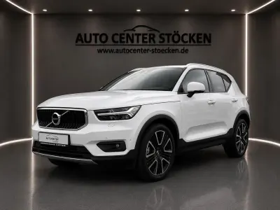 Gebraucht Volvo XC40 Momentum 129 PS (94 kW) 2021 Weiß SUV