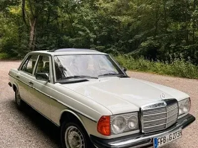 Gebraucht Mercedes 230 136 PS (100 kW) 1981 Weiß Limousine