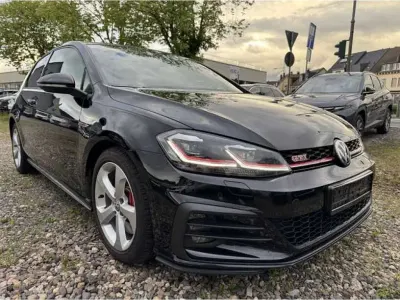 Gebraucht VW Golf VII GTI 245 PS (180 kW) 2018 Deep black perleffekt (metallic) Kleinwagen