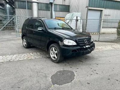 Gebraucht Mercedes ML270 163 PS (119 kW) 2003 Schwarz SUV
