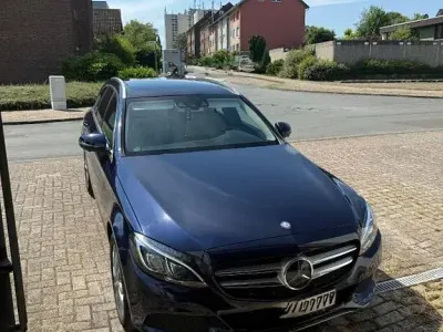 Gebraucht Mercedes E250 Avantgarde 204 PS (150 kW) 2015 Blau Limousine