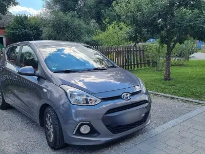 Gebraucht Hyundai i10 Trend 67 PS (49 kW) 2015 Grau Kleinwagen