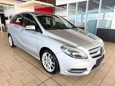 Gebraucht Mercedes B180 Sport 109 PS (80 kW) 2012 Silber Van / Kleinbus