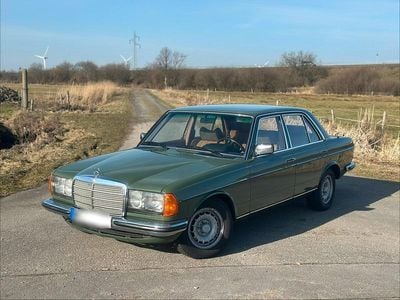 Gebraucht Mercedes E280 185 PS (136 kW) 1978 Grün Limousine