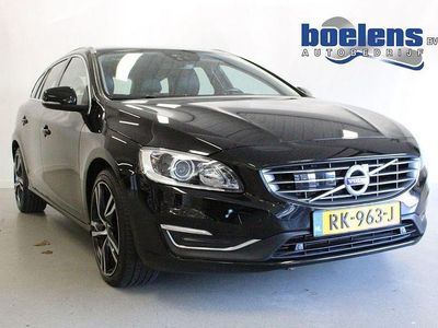 Usata Volvo V60 190 CV (139 kW) 2016 Nero Station wagon