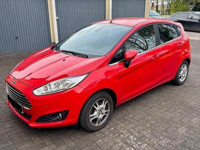 Gebraucht Ford Fiesta Titanium 100 PS (73 kW) 2014 Rot Kleinwagen