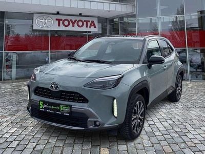Gebraucht Toyota Yaris Cross Edition 131 PS (96 kW) 2024 Urban khaki (6x3)/ black (202) SUV
